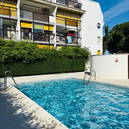 Vue Berges Avec Piscine Διαμέρισμα *