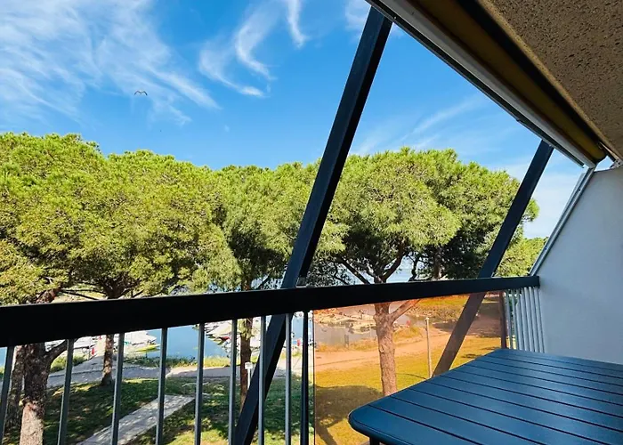 Vue Berges Avec Piscine Apartment